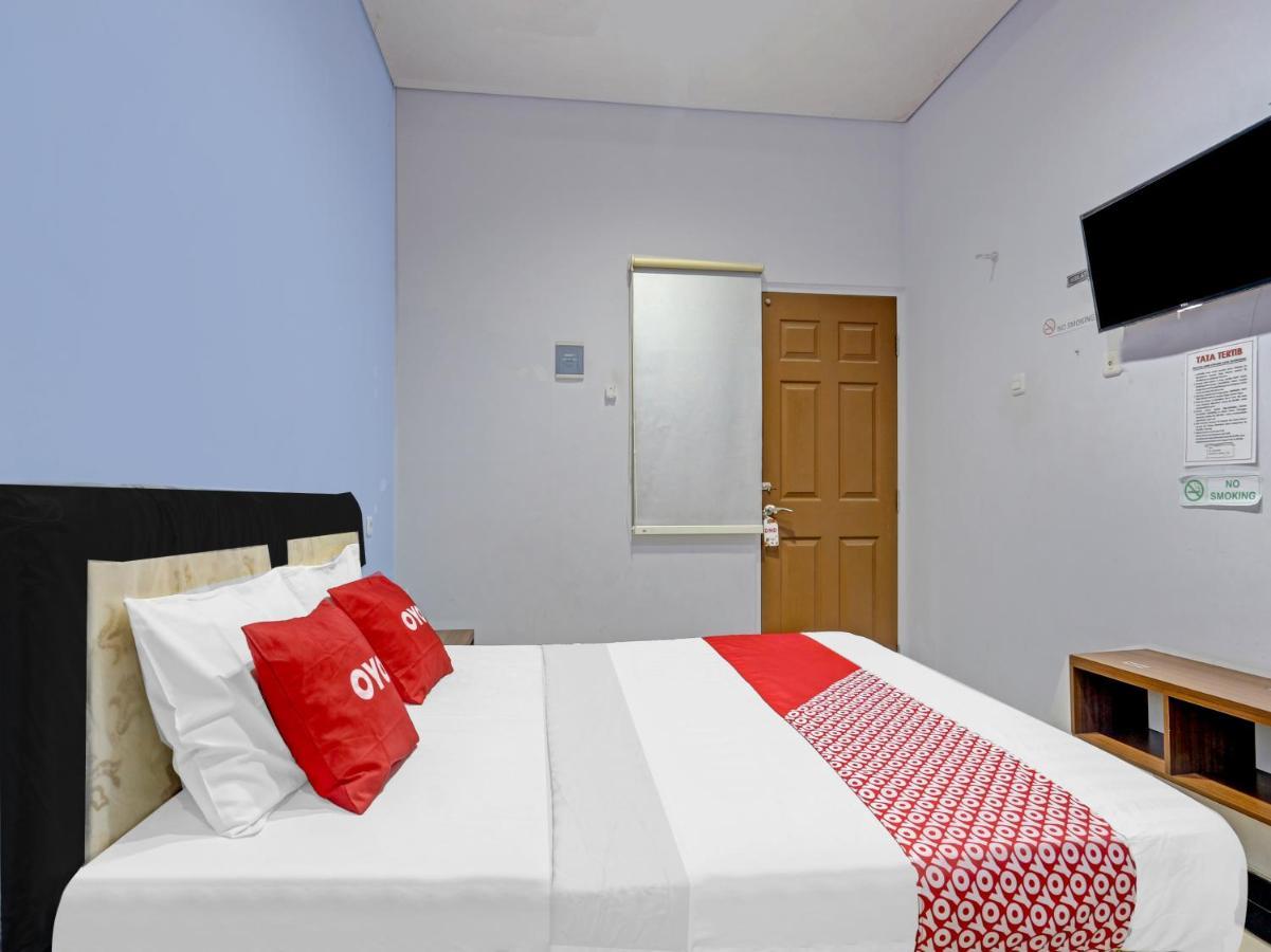 Oyo 90553 Arteri Guest House Semarang Exterior photo