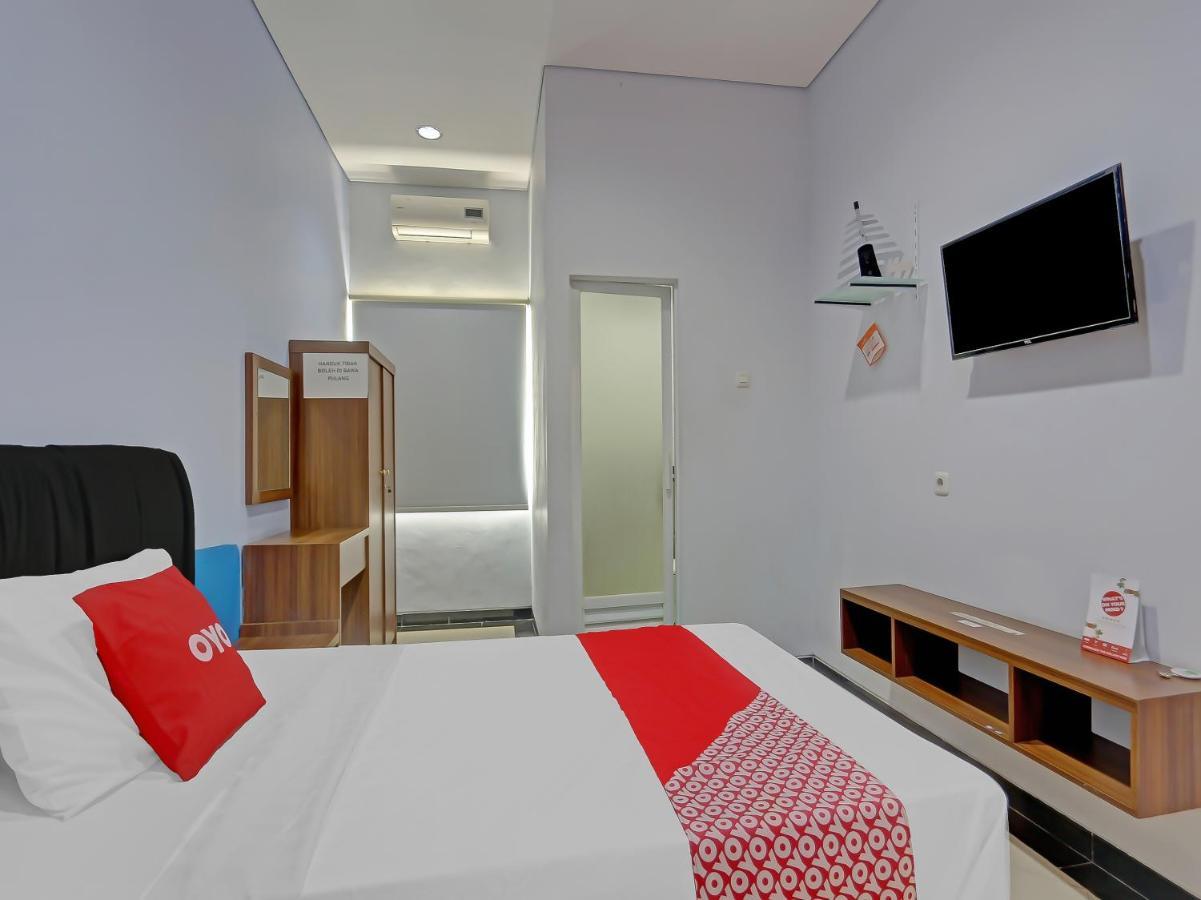 Oyo 90553 Arteri Guest House Semarang Exterior photo