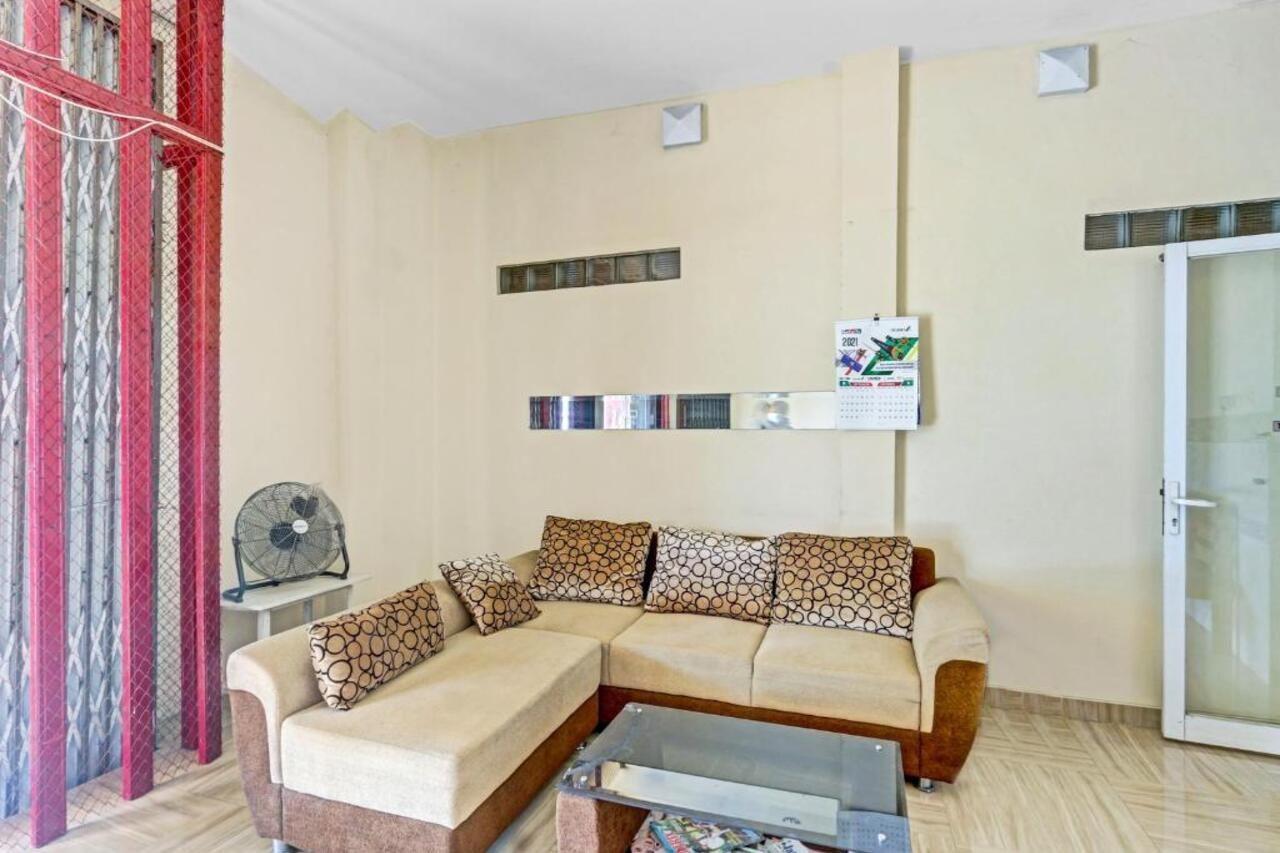 Oyo 90553 Arteri Guest House Semarang Exterior photo