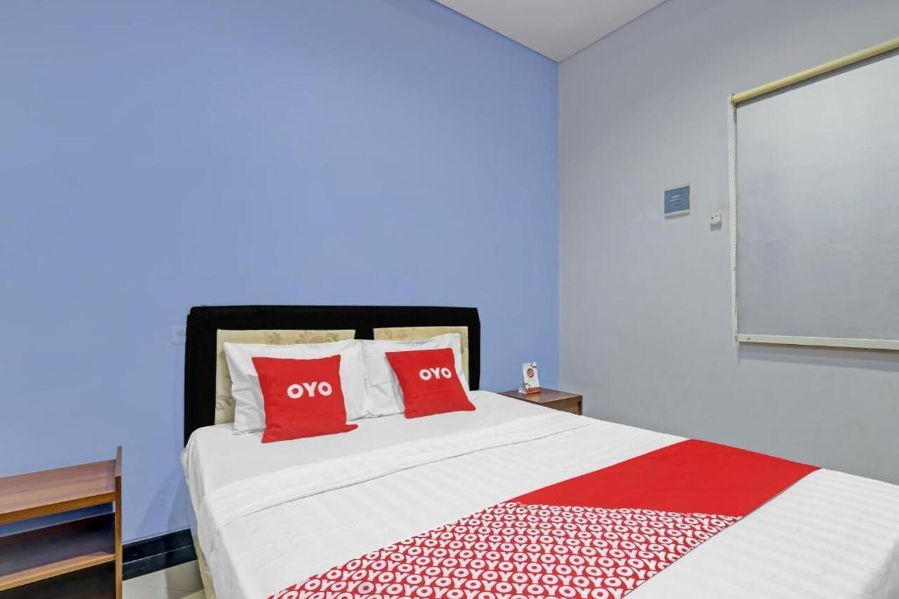 Oyo 90553 Arteri Guest House Semarang Exterior photo